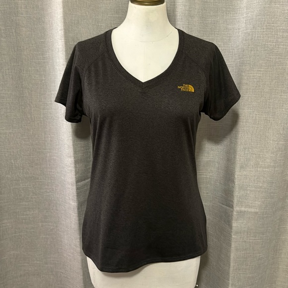 Like New The North Face Wmns Tee-Sz M-Charcoal/Gold Logo-Short Sleeve-Polyester - Picture 3 of 15